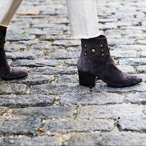 SIGERSON MORRISON Cailyn Gray Suede Studded Ankle Boots 8.5